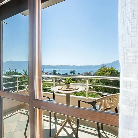 Radhima Res 10 - Double Room, Sea View * Vlore