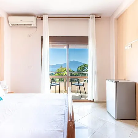 Radhima Res 10 - Double Room, Sea View