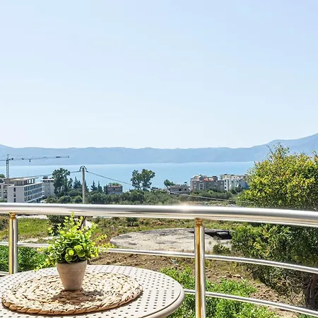 Radhima Res 10 - Double Room, Sea View * Vlore